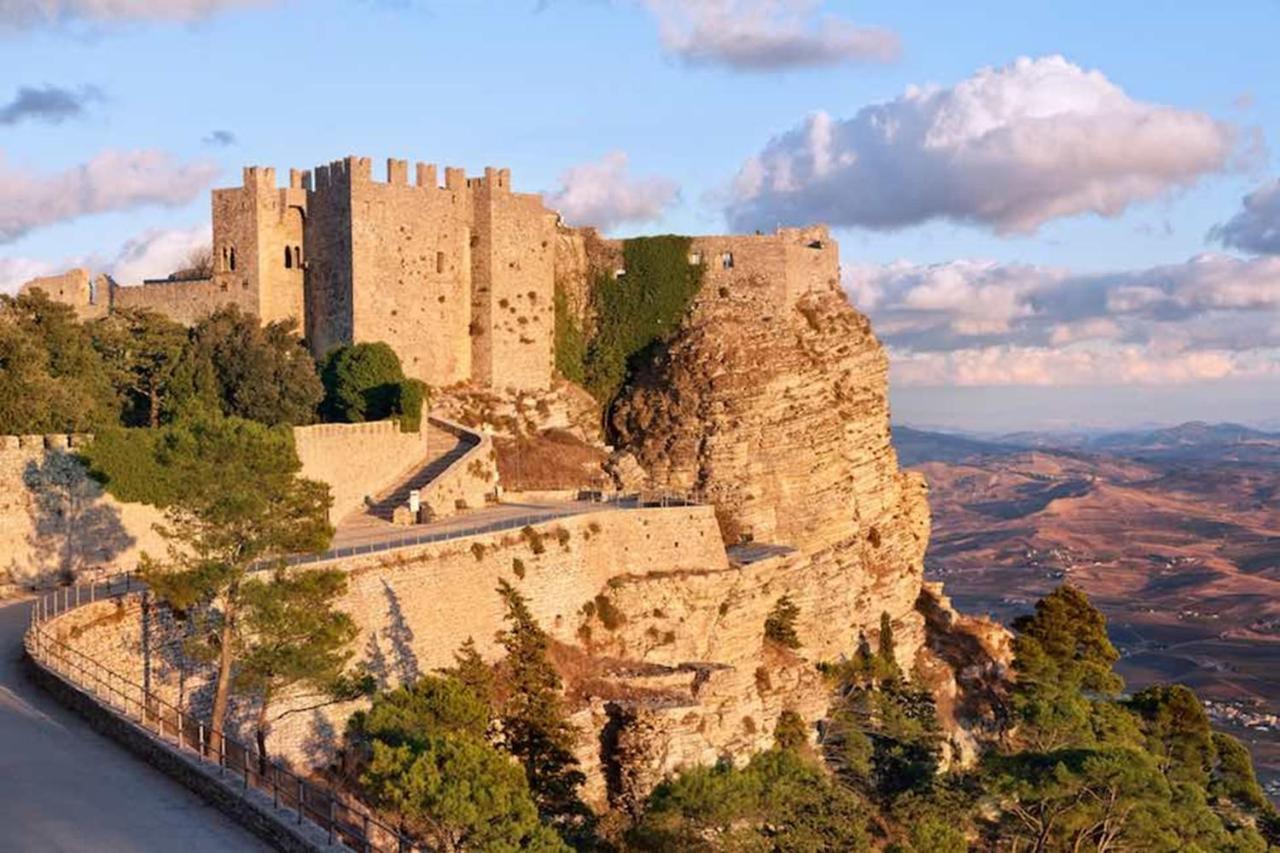 Leo Appartamenti Con Vista Panoramica Ериче Екстериор снимка